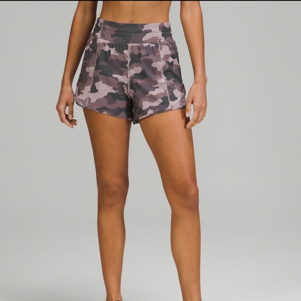 Lululemon Hotty Hot HR Short 4” lined shorts